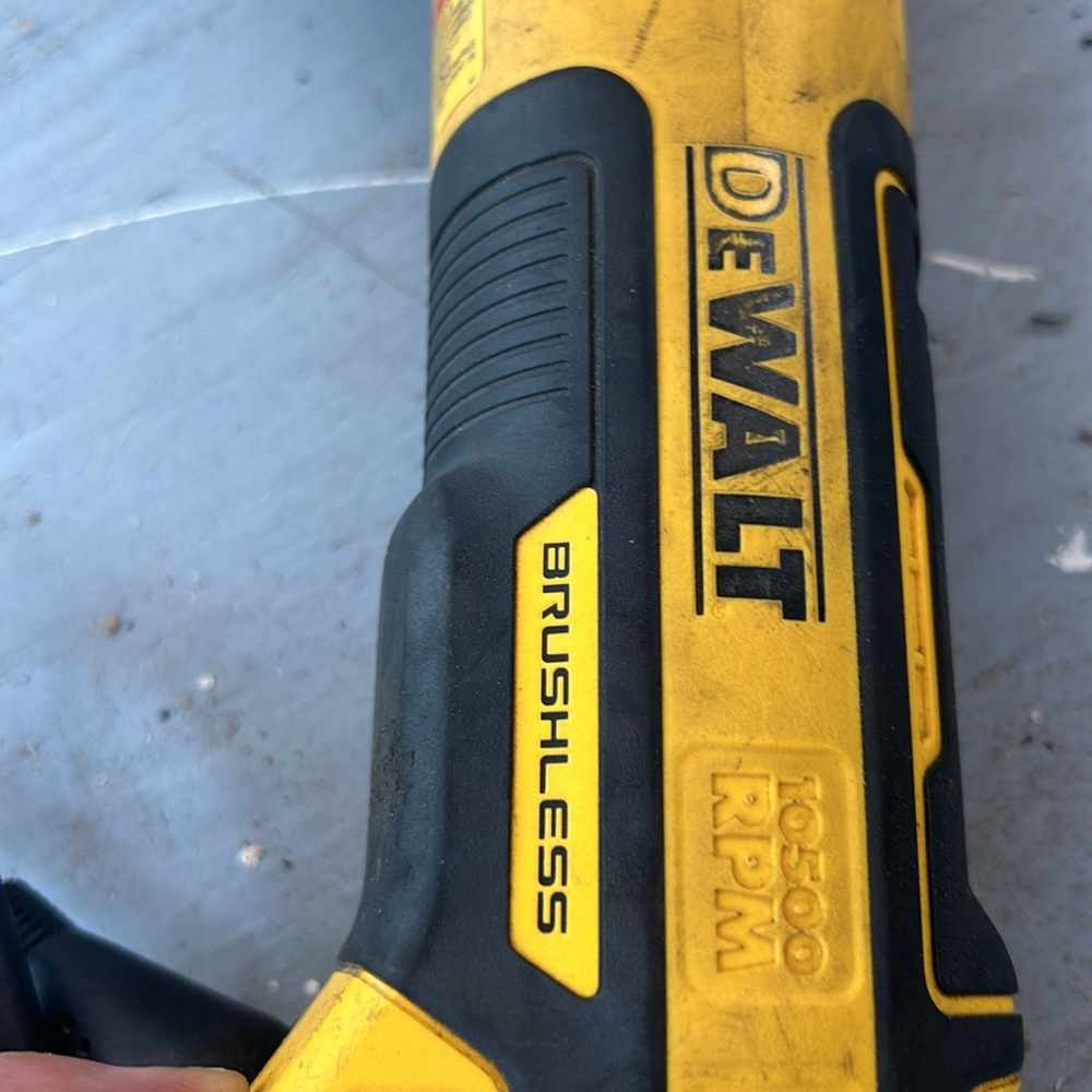 DEWALT Brushless 5” 125mm Angle Grinder - Picture 4 of 5